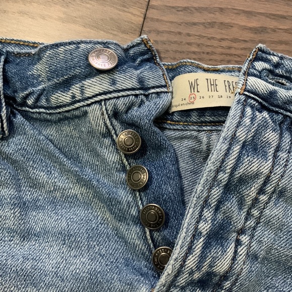 Free People distressed denim shorts - Picture 4 of 5